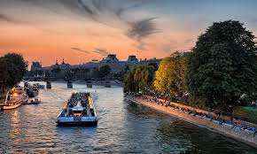 Seine River Cruise Paris Guide: Best Time, Route Tips, Ticket Planning, and Experience Types
