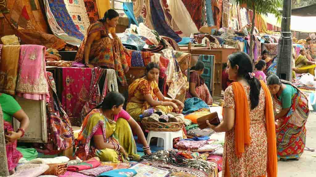 Shopping in Lucknow: Chikankari, Chowk Bazaar & Heritage Crafts