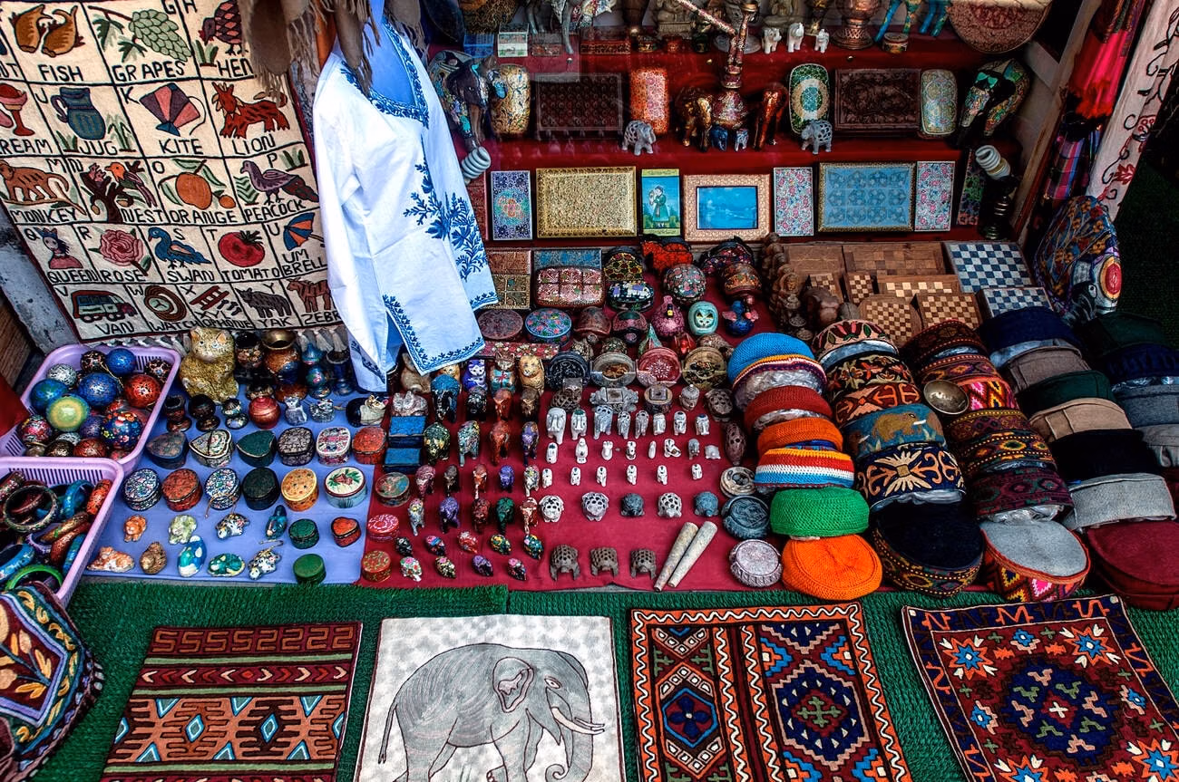 Shopping in Nainital: Mall Road Markets, Handicrafts & Local Products