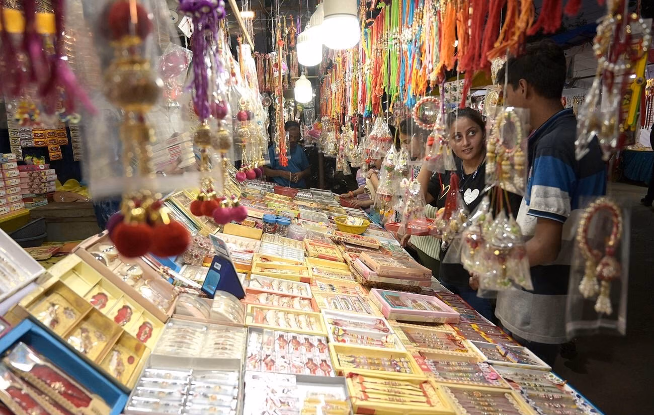 Shopping in Prayagraj: Popular Markets, Religious Items & Street Finds