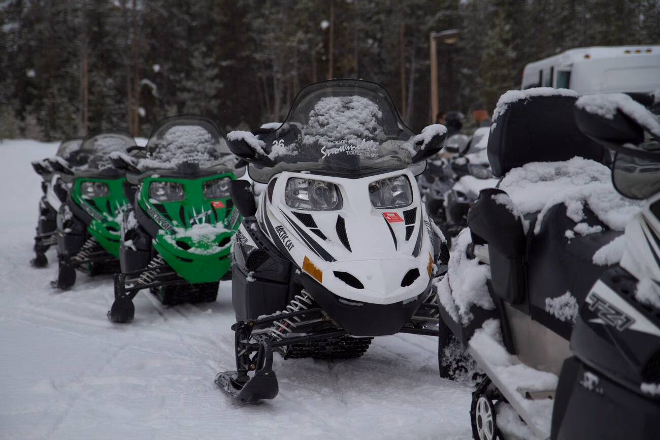 Snowmobile Ride in Gulmarg: Price, Routes & Safety