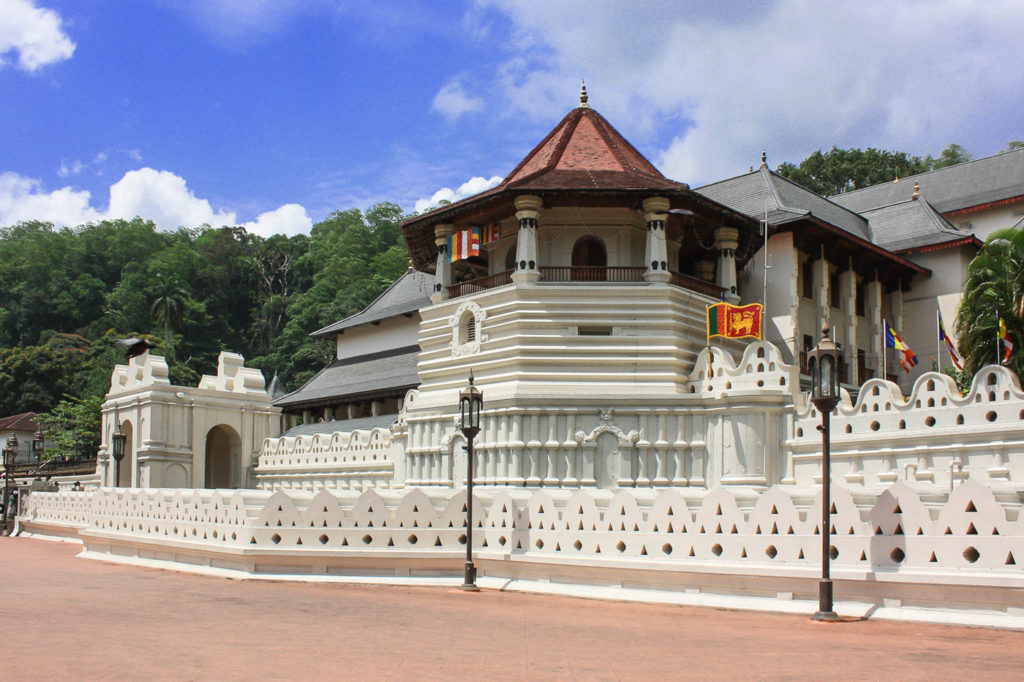 Sri Dalada Maligawa Kandy: Temple of the Tooth Timings & Entry