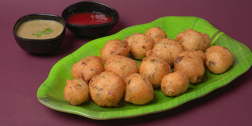 Street Food in Visakhapatnam: Beach Bites, Local Snacks & Food Lanes