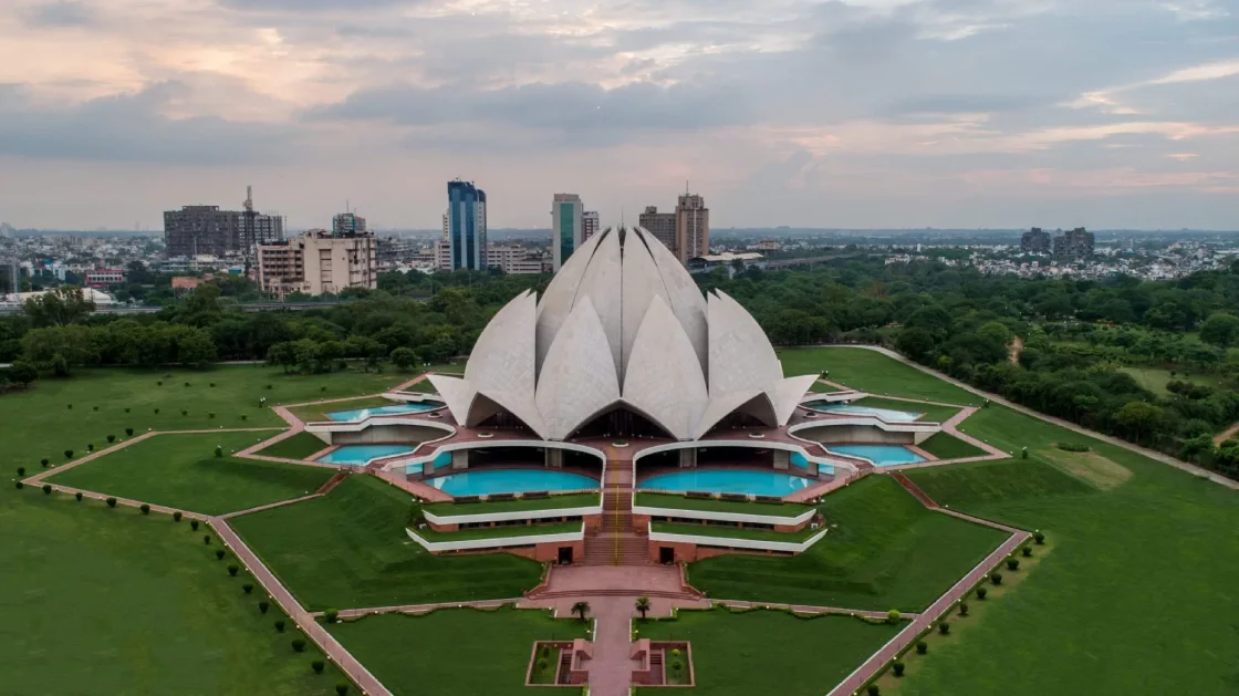 15 Famous Temples in Delhi: Timings, Routes & Darshan Highlights