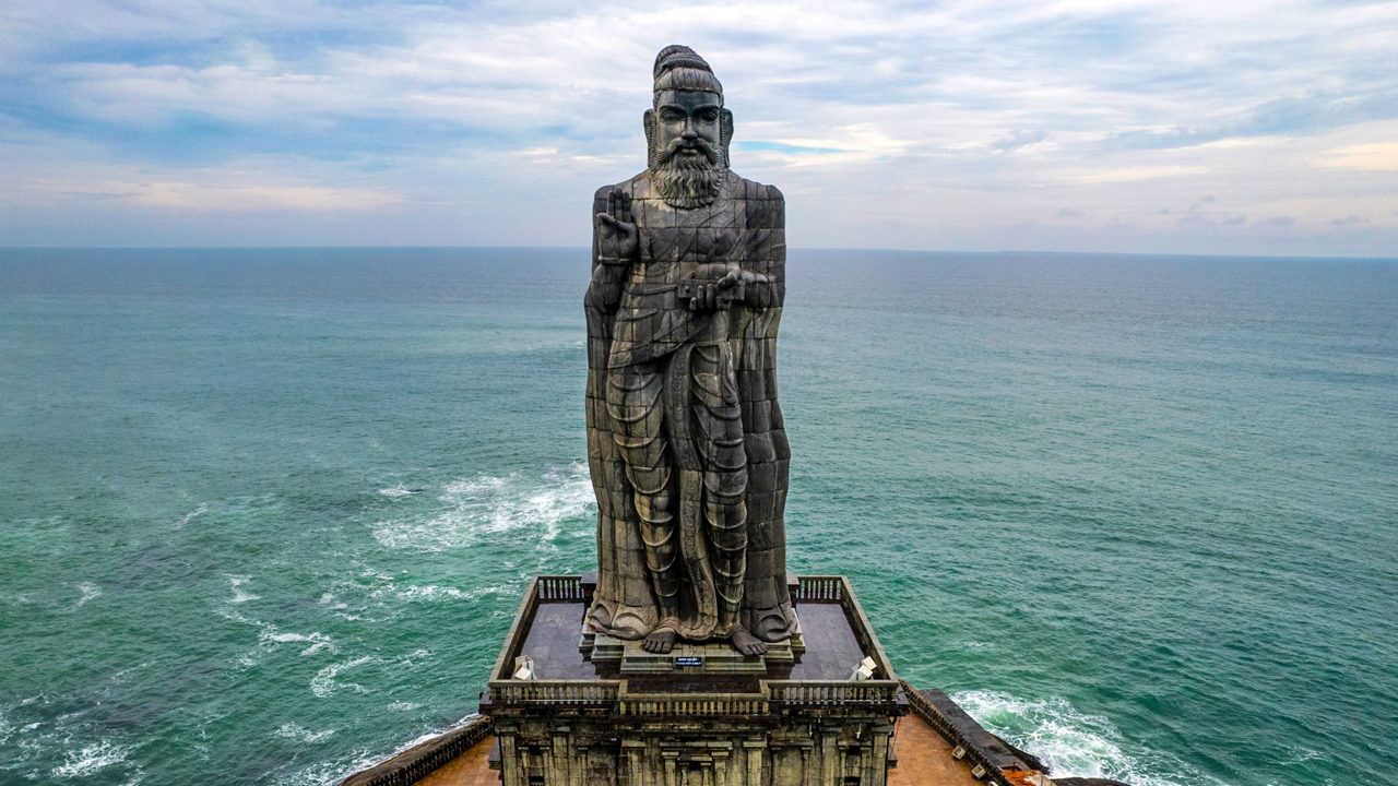 Thiruvalluvar Statue: Giant Monument at Kanyakumari